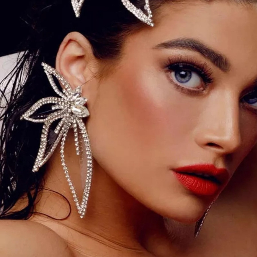 🎀All Over Rhinestone Leafy Earring - Picture 1 of 9